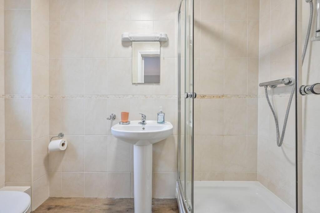 Spacious Sandbanks Apartment Near Beach And Bars With Free Parking Poole Zewnętrze zdjęcie