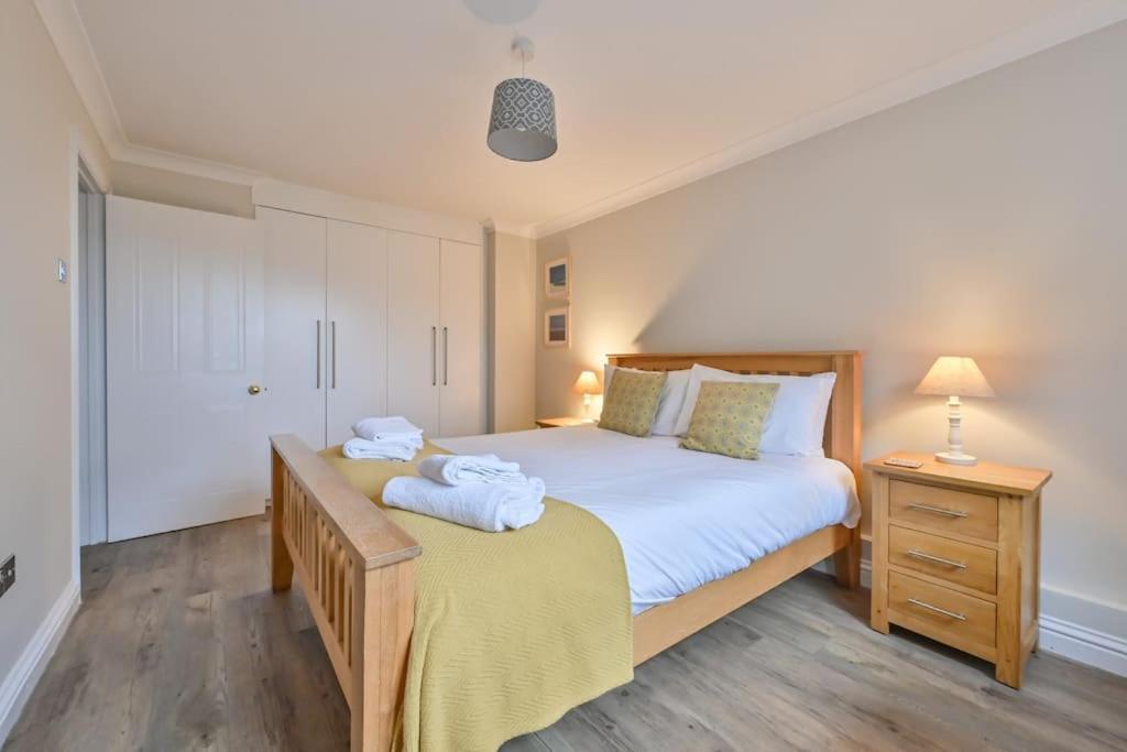 Spacious Sandbanks Apartment Near Beach And Bars With Free Parking Poole Zewnętrze zdjęcie