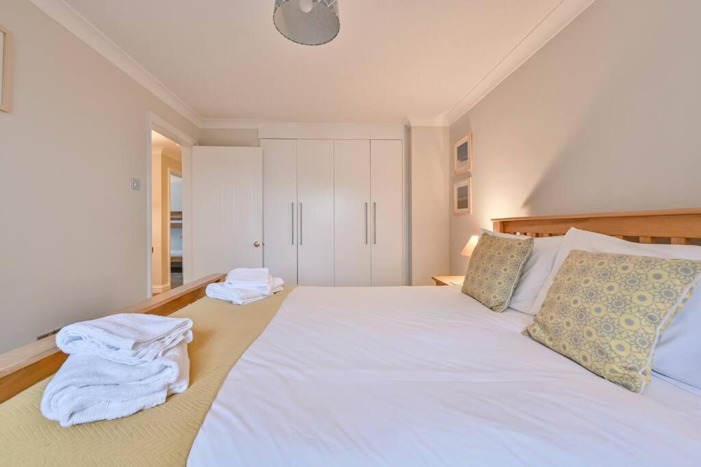 Spacious Sandbanks Apartment Near Beach And Bars With Free Parking Poole Zewnętrze zdjęcie