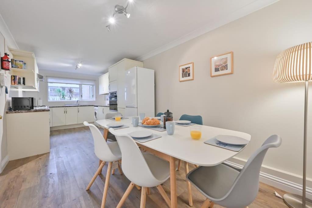 Spacious Sandbanks Apartment Near Beach And Bars With Free Parking Poole Zewnętrze zdjęcie