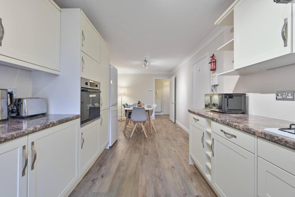 Spacious Sandbanks Apartment Near Beach And Bars With Free Parking Poole Zewnętrze zdjęcie