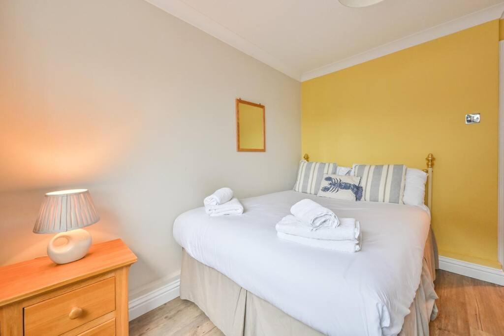 Spacious Sandbanks Apartment Near Beach And Bars With Free Parking Poole Zewnętrze zdjęcie
