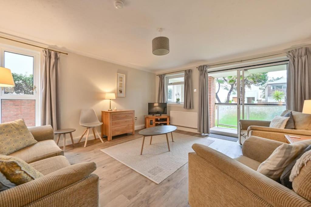 Spacious Sandbanks Apartment Near Beach And Bars With Free Parking Poole Zewnętrze zdjęcie