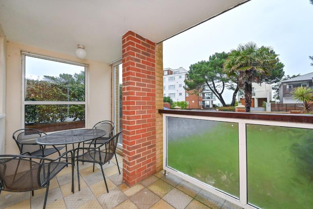 Spacious Sandbanks Apartment Near Beach And Bars With Free Parking Poole Zewnętrze zdjęcie