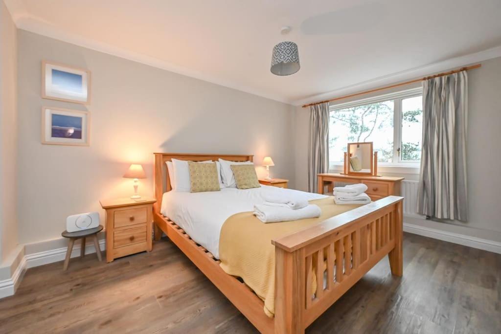 Spacious Sandbanks Apartment Near Beach And Bars With Free Parking Poole Zewnętrze zdjęcie
